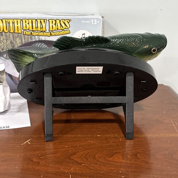 Big Mouth Billy Bass 2018 The Speaking Sensation Bluetooth Gemmy Fishing Time - Picture 4 of 12